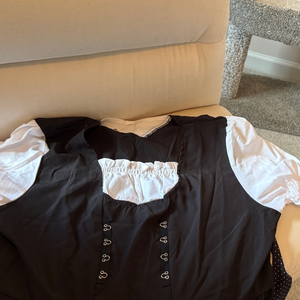 NWT DIRNDL FROM AMAZON - Great for Oktoberfest and Halloween!
